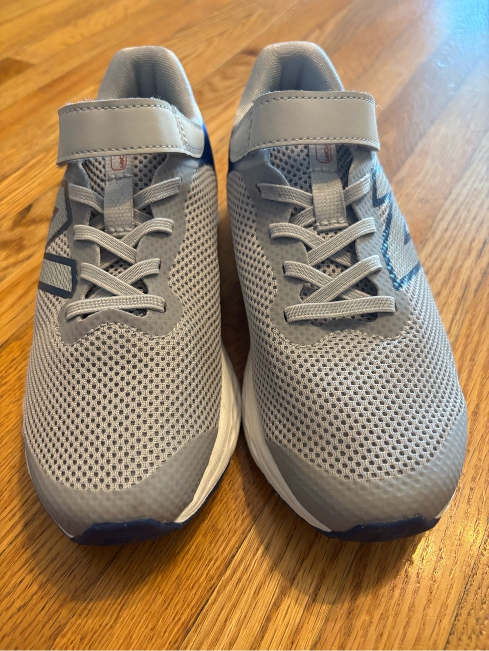 EUC Kids New Balance Mesh Sneakers in Light Gray and Navy - sz 3 Wide